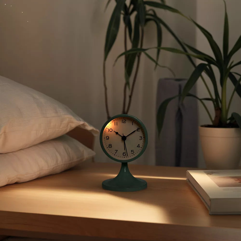 Vintage Metal Analog Non‑Ticking Alarm Clock With Night Light
